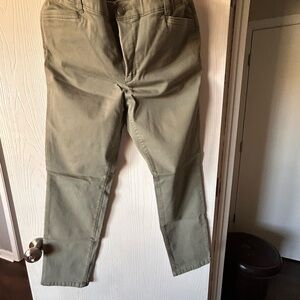 Signature Slimming Olive Chinos - Light Olive Green